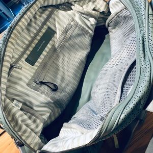 lululemon athletica Bags - Lululemon gym bag lululemon athletica Bags - Lululemon gym bag
